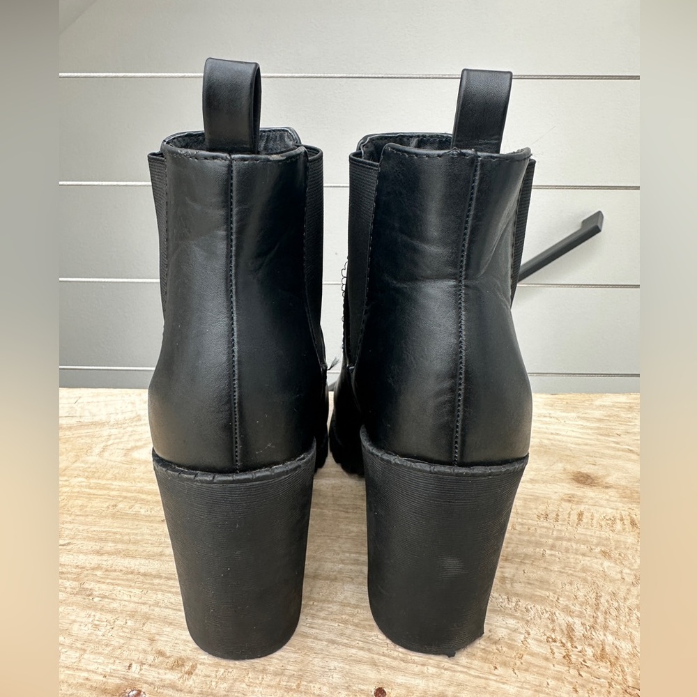 Soda Black Chunky Chelsea Combat Boots Lug Sole Pull On Ankle Boots | Size 9 - Picture 6 of 9